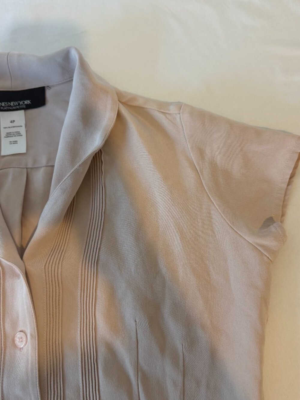 Jones New York Platinum Petite 100% Silk Pintuck Blouse Pink 4P Button Front - Picture 4 of 7